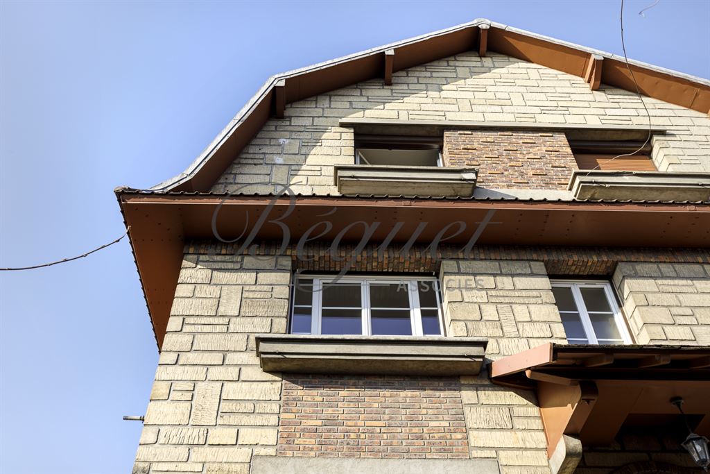 A vendre chez Beguet Associés : Sceaux 92330 Maison 240 m² 7 Chambres Jardin Garage + Studio