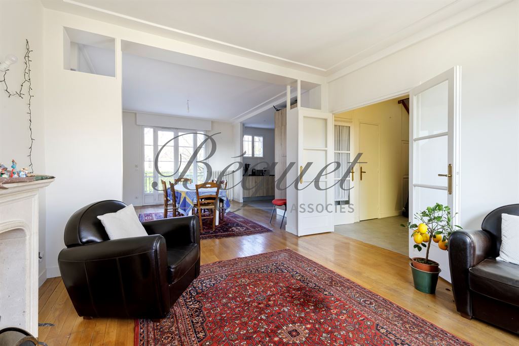 A vendre chez Beguet Associés : Sceaux 92330 Maison 240 m² 7 Chambres Jardin Garage + Studio