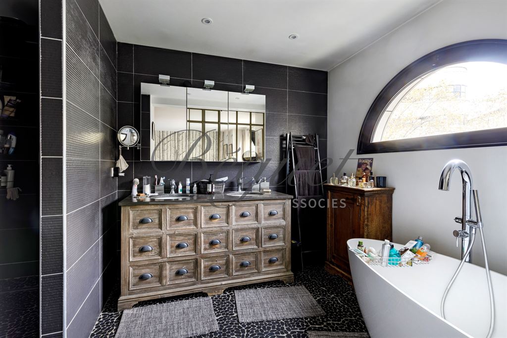 Vendu par Beguet Associés : Hauts de Seine- Boulogne Mairie 92100 Appartement Duplex 149 m² 4 Ch Jardin