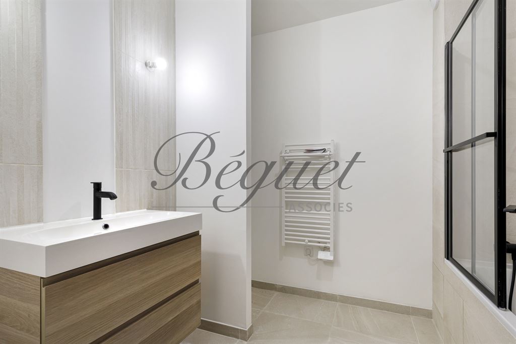 A vendre chez Beguet Associés : Vélizy-Villacoublay (78140), Yvelines – Maison neuve de 178 m², cinq chambres et jardin sud-ouest