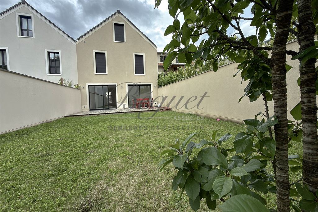 A vendre chez Beguet Associés : Vélizy-Villacoublay (78140), Yvelines – Maison neuve de 178 m², cinq chambres et jardin sud-ouest