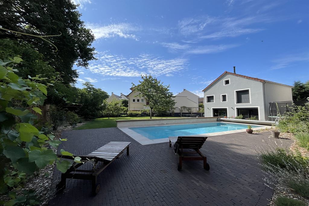 A vendre chez Beguet Associés : Vélizy Foret de Meudon 78140 Maison 160 m² Piscine