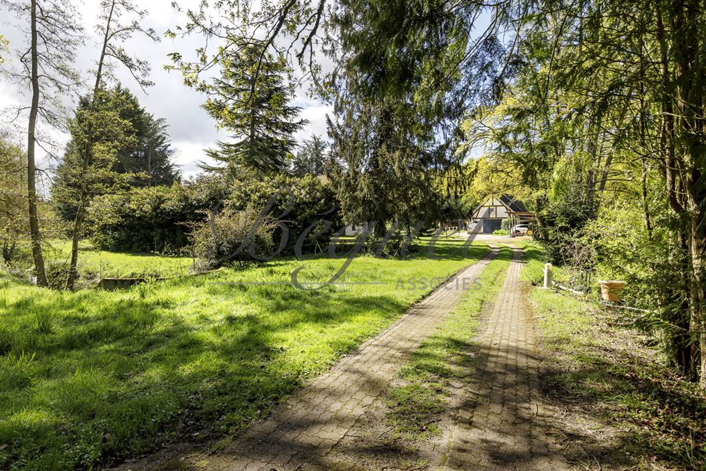 A vendre chez Beguet Associés : FORET DE RAMBOUILLET POIGNY 78125 PROPRIETE EQUESTRE MAISON 360 m²  HERBAGES-FORET 10 Ha