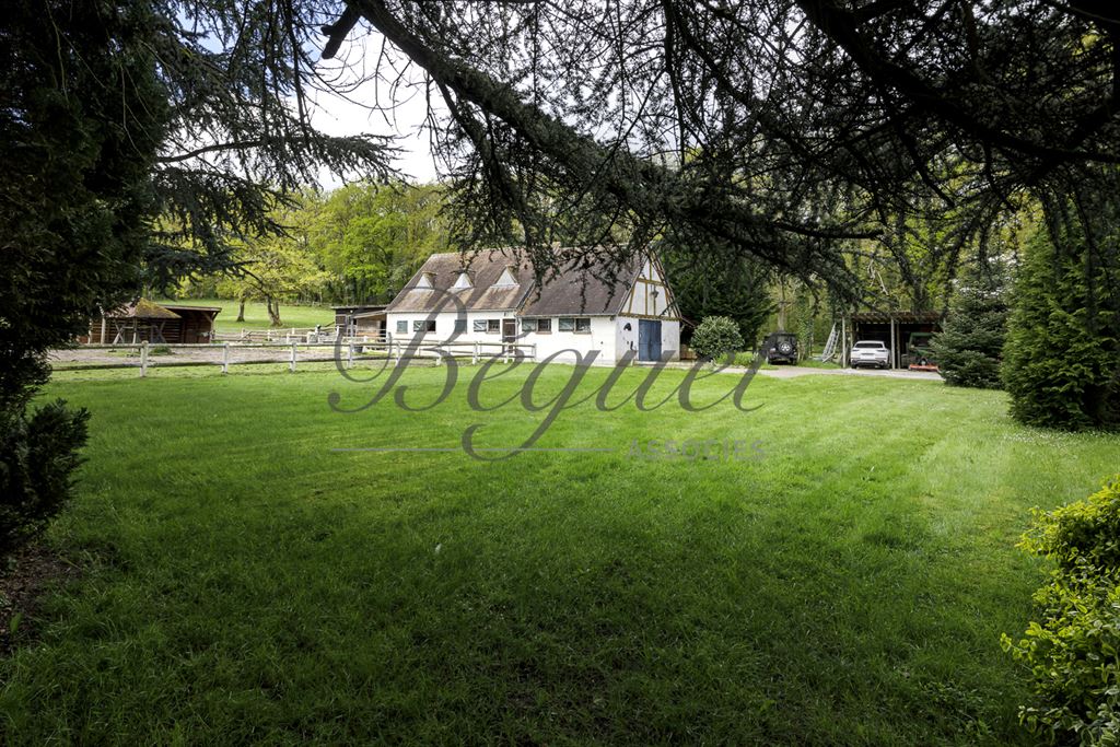 A vendre chez Beguet Associés : FORET DE RAMBOUILLET POIGNY 78125 PROPRIETE EQUESTRE MAISON 360 m²  HERBAGES-FORET 10 Ha