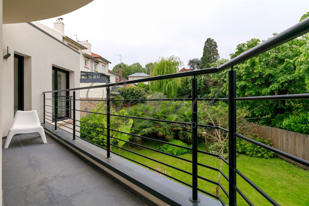A vendre chez Beguet Associés : HAUTS-DE-SEINE-CLAMART 92140 MAISON 245 M - 6 CHAMBRES TERRASSE JARDIN 548 M GARAGE