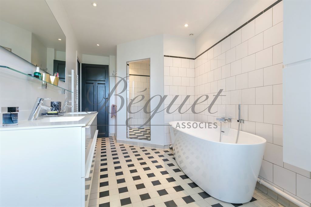 A vendre chez Beguet Associés : BOULOGNE DUPANLOUP-PRINCE MARMOTTAN 92100 MAISON 240 m² JARDIN