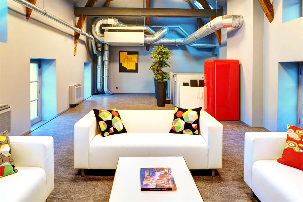 A vendre chez Beguet Associés : INDRE- ET- LOIRE RICHELIEU 37120 CENTRE VILLE 345m² TERRASSE