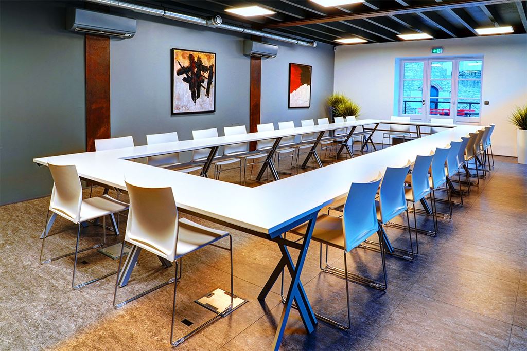 A vendre chez Beguet Associés : INDRE- ET- LOIRE RICHELIEU 37120 CENTRE VILLE 345m² TERRASSE