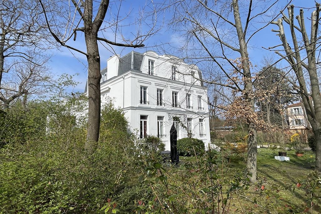 A vendre chez Beguet Associés : Croissy-Sur-Seine 78290 Duplex 132 m²/ 172 m² 4 chambres Jardin Parking