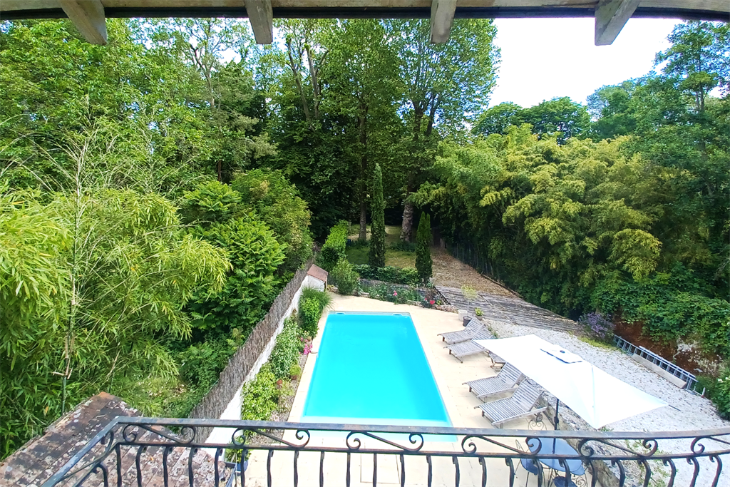 A vendre chez Beguet Associés : Montbazon - 37250 - Mauson 137m² - 3 Chambres - Jardin 800 m² - PISCINE - Accès à l’Indre