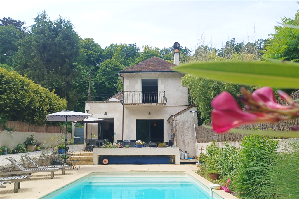 A vendre chez Beguet Associés : Montbazon - 37250 - Mauson 137m² - 3 Chambres - Jardin 800 m² - PISCINE - Accès à l’Indre