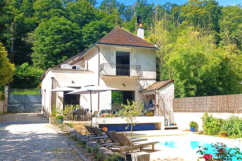 A vendre chez Beguet Associés : Montbazon - 37250 - Mauson 137m² - 3 Chambres - Jardin 800 m² - PISCINE - Accès à l’Indre