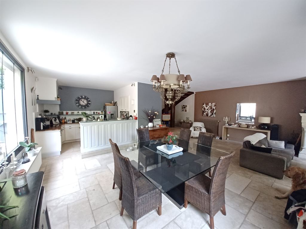 A vendre chez Beguet Associés : Montbazon - 37250 - Mauson 137m² - 3 Chambres - Jardin 800 m² - PISCINE - Accès à l’Indre