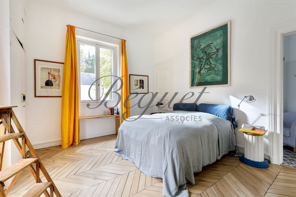 A vendre chez Beguet Associés : HAUTS DE SEINE - MARNES LA COQUETTE 92430 - MAISON 6 CHAMBRES JARDIN GARAGE
