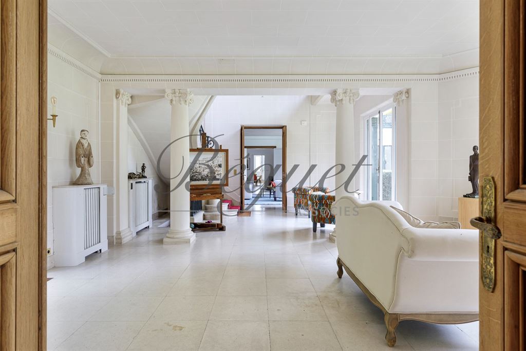 A vendre chez Beguet Associés : HAUTS DE SEINE - MARNES LA COQUETTE 92430 - MAISON 6 CHAMBRES JARDIN GARAGE