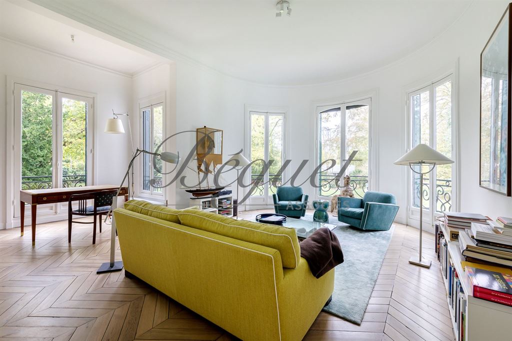 A vendre chez Beguet Associés : HAUTS DE SEINE - MARNES LA COQUETTE 92430 - MAISON 6 CHAMBRES JARDIN GARAGE