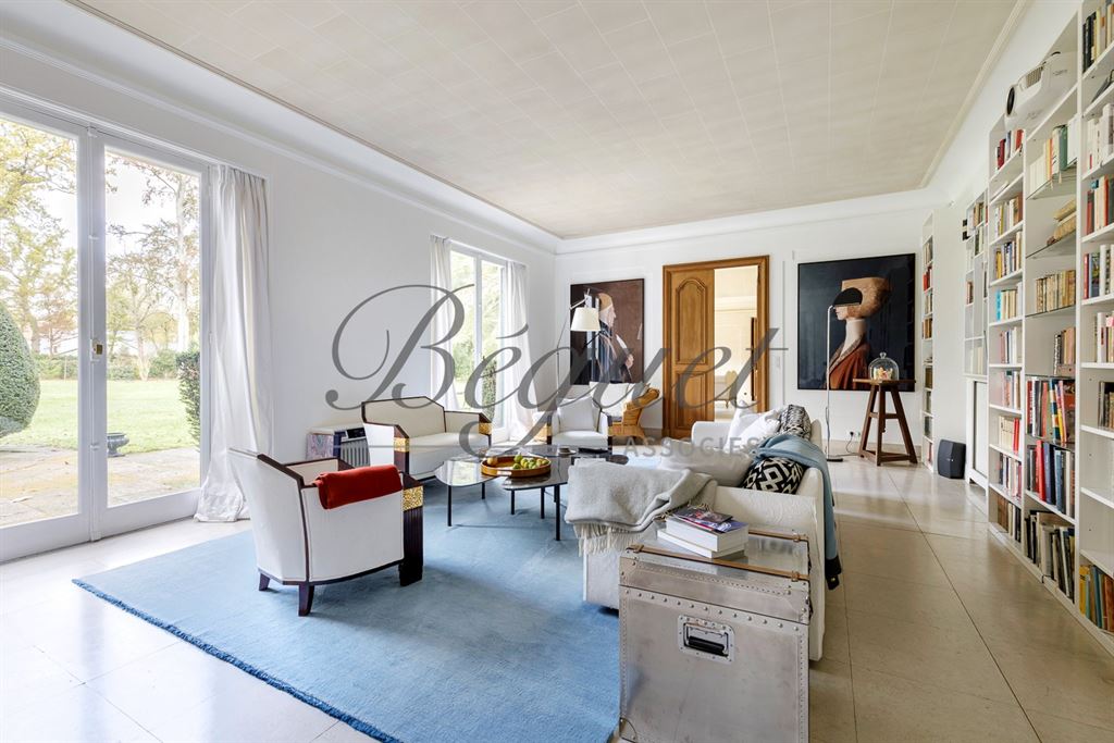 A vendre chez Beguet Associés : HAUTS DE SEINE - MARNES LA COQUETTE 92430 - MAISON 6 CHAMBRES JARDIN GARAGE