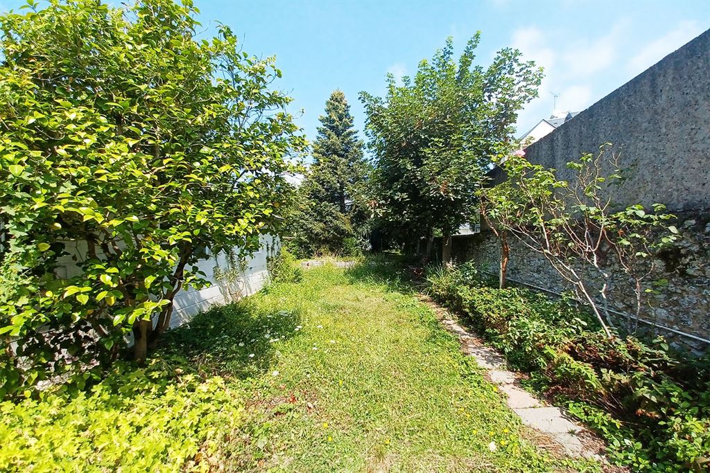 Vendu par Beguet Associés : Blois - 41000 - Maison - 154 m² - 5 Chambres - Jardin 580 m²