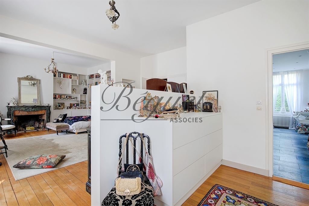 Vendu par Beguet Associés : Touraine Loire valley Indre et Loire Tours 37000 Maison et dépendance 331 m² 9 chambres jardin 3 par