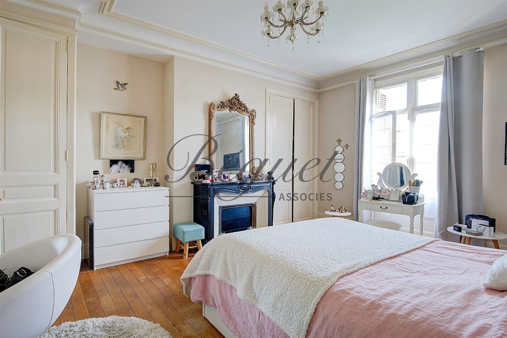 Vendu par Beguet Associés : Touraine Loire valley Indre et Loire Tours 37000 Maison et dépendance 331 m² 9 chambres jardin 3 par