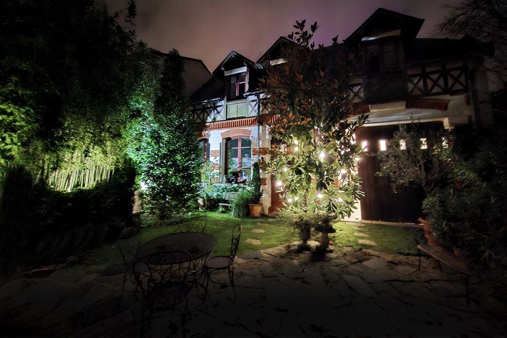 Vendu par Beguet Associés : Touraine Loire valley Indre et Loire Tours 37000 Maison et dépendance 331 m² 9 chambres jardin 3 par
