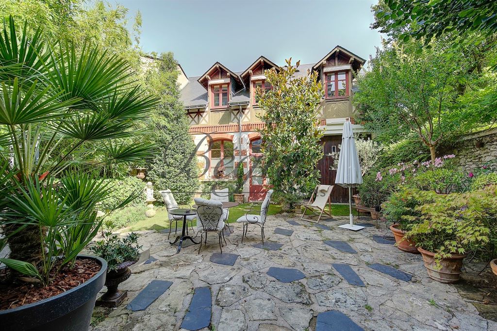 Vendu par Beguet Associés : Touraine Loire valley Indre et Loire Tours 37000 Maison et dépendance 331 m² 9 chambres jardin 3 par
