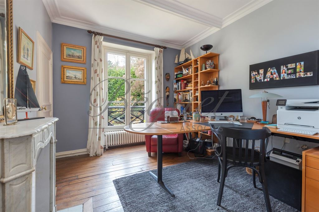 Vendu par Beguet Associés : YVELINES 78350 JOUY EN JOSAS MAISON 275 m² 5 CHAMBRES GARAGE PARC 9500 m²