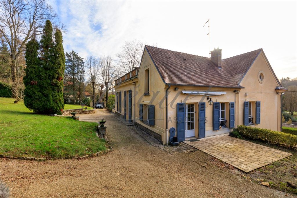 Vendu par Beguet Associés : YVELINES 78350 JOUY EN JOSAS MAISON 275 m² 5 CHAMBRES GARAGE PARC 9500 m²