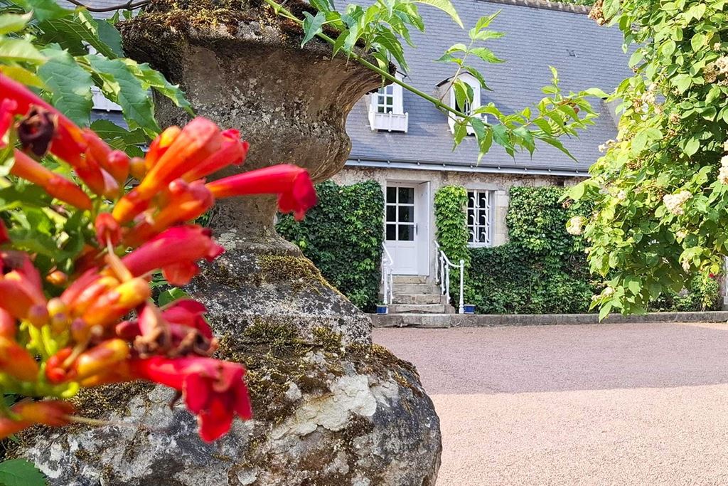 A vendre chez Beguet Associés : TOURS - 37510 - Maison 350 m² + Maison d’amis 40 m² 7 Chambres - Piscine - Parc 3.7 ha
