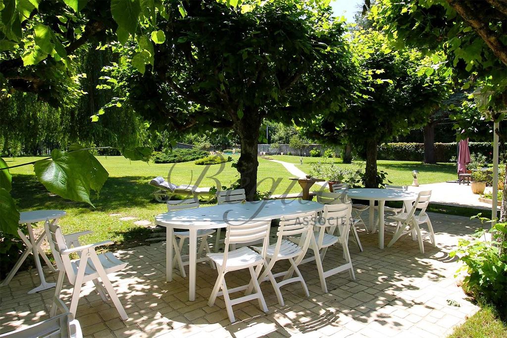 A vendre chez Beguet Associés : TOURS - 37510 - Maison 350 m² + Maison d’amis 40 m² 7 Chambres - Piscine - Parc 3.7 ha