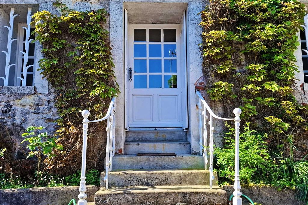 A vendre chez Beguet Associés : TOURS - 37510 - Maison 350 m² + Maison d’amis 40 m² 7 Chambres - Piscine - Parc 3.7 ha