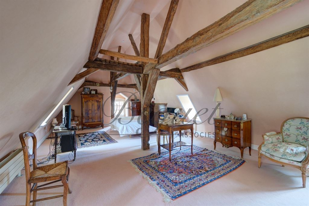 A vendre chez Beguet Associés : TOURS - 37510 - Maison 350 m² + Maison d’amis 40 m² 7 Chambres - Piscine - Parc 3.7 ha