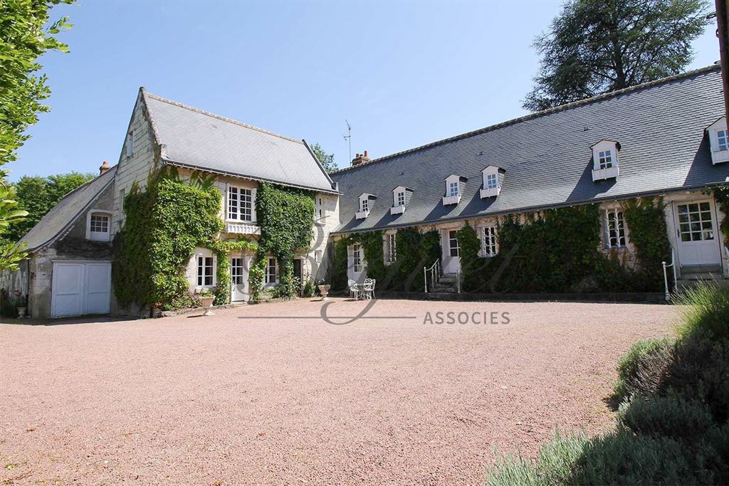 A vendre chez Beguet Associés : TOURS - 37510 - Maison 350 m² + Maison d’amis 40 m² 7 Chambres - Piscine - Parc 3.7 ha
