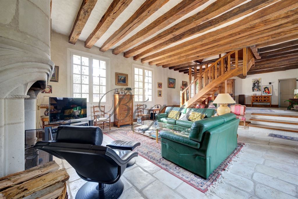 A vendre chez Beguet Associés : TOURS - 37510 - Maison 350 m² + Maison d’amis 40 m² 7 Chambres - Piscine - Parc 3.7 ha