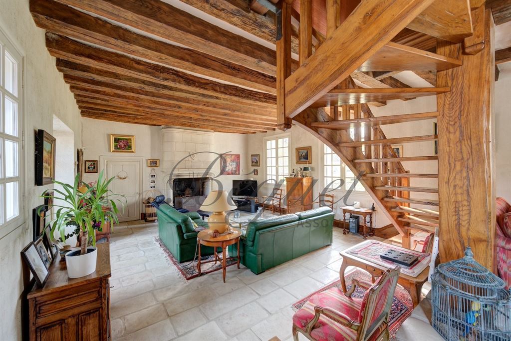 A vendre chez Beguet Associés : TOURS - 37510 - Maison 350 m² + Maison d’amis 40 m² 7 Chambres - Piscine - Parc 3.7 ha