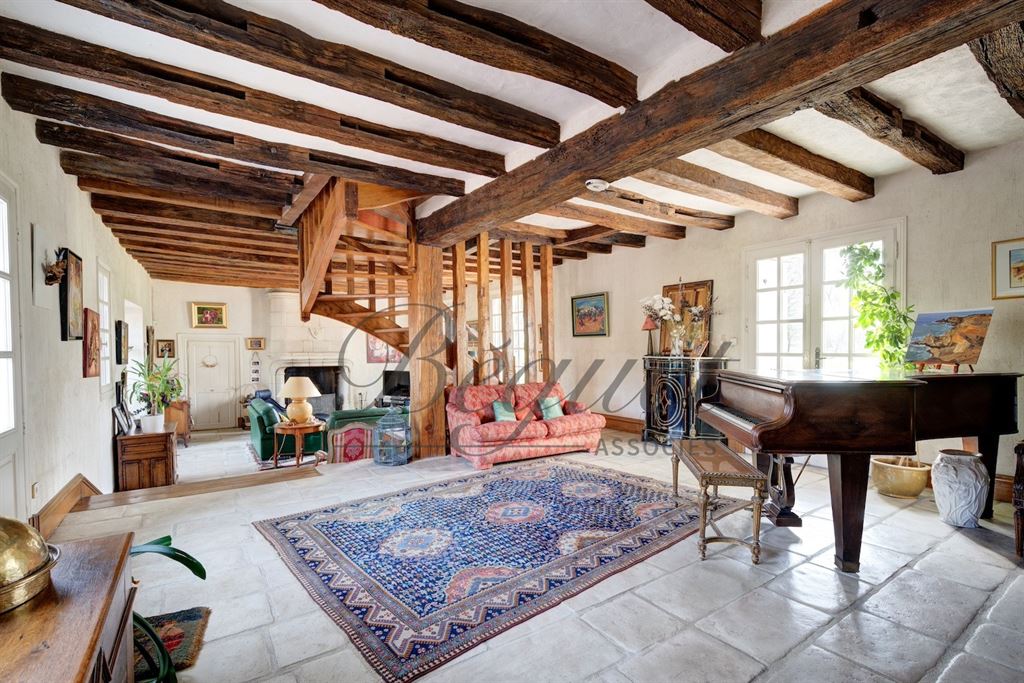 A vendre chez Beguet Associés : TOURS - 37510 - Maison 350 m² + Maison d’amis 40 m² 7 Chambres - Piscine - Parc 3.7 ha