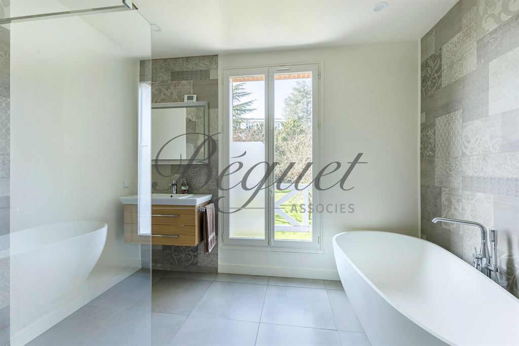 A vendre chez Beguet Associés : Châtenay-Malabry 92290 Maison familiale 247 m² - 178 m² – 4/5 chambres – Jardin & garage