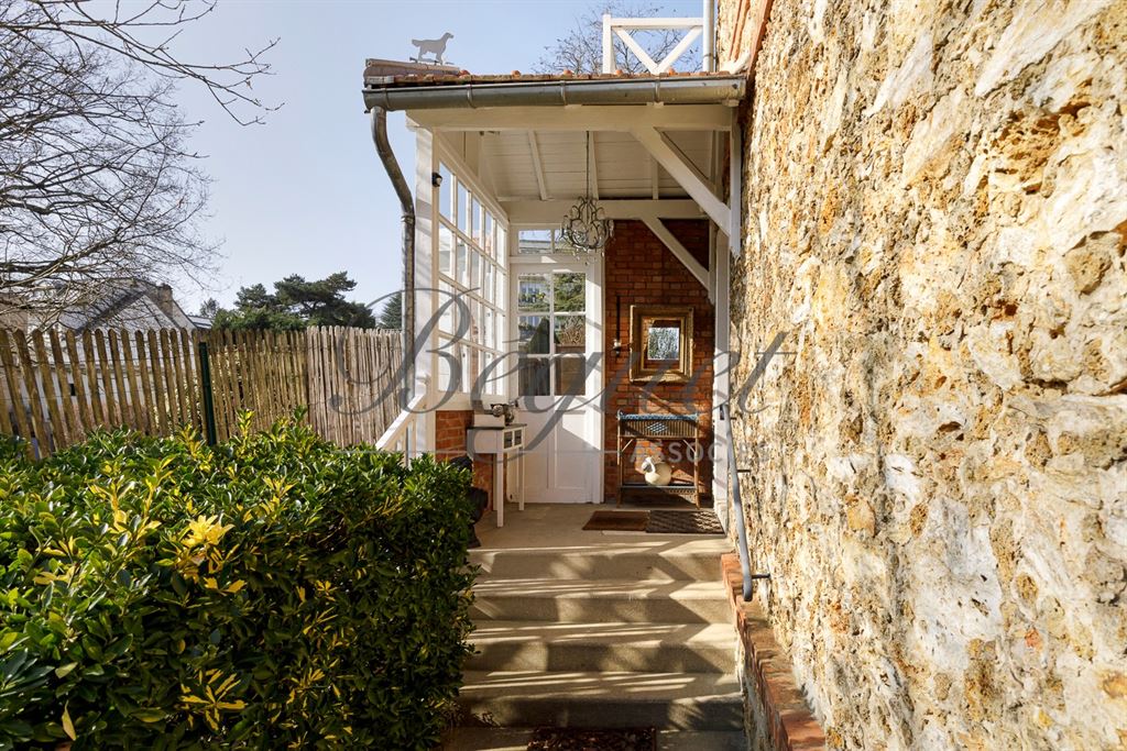 A vendre chez Beguet Associés : Châtenay-Malabry 92290 Maison familiale 247 m² - 178 m² – 4/5 chambres – Jardin & garage