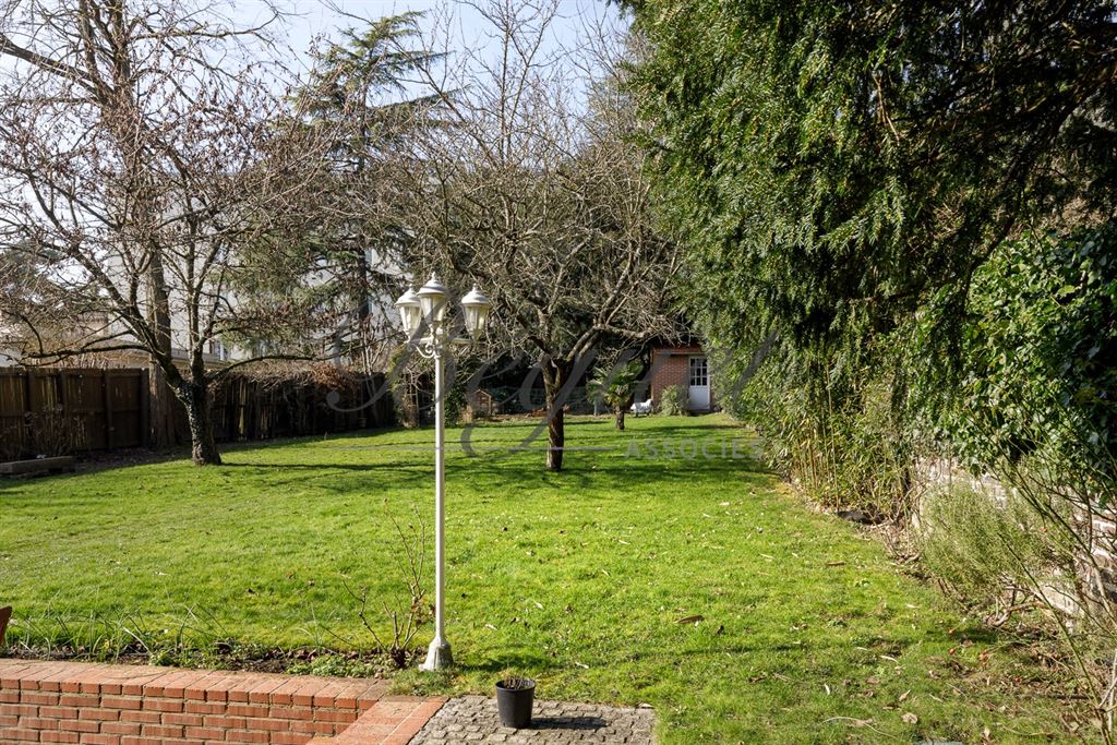 A vendre chez Beguet Associés : Châtenay-Malabry 92290 Maison familiale 247 m² - 178 m² – 4/5 chambres – Jardin & garage