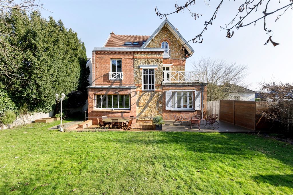A vendre chez Beguet Associés : Châtenay-Malabry 92290 Maison familiale 247 m² - 178 m² – 4/5 chambres – Jardin & garage