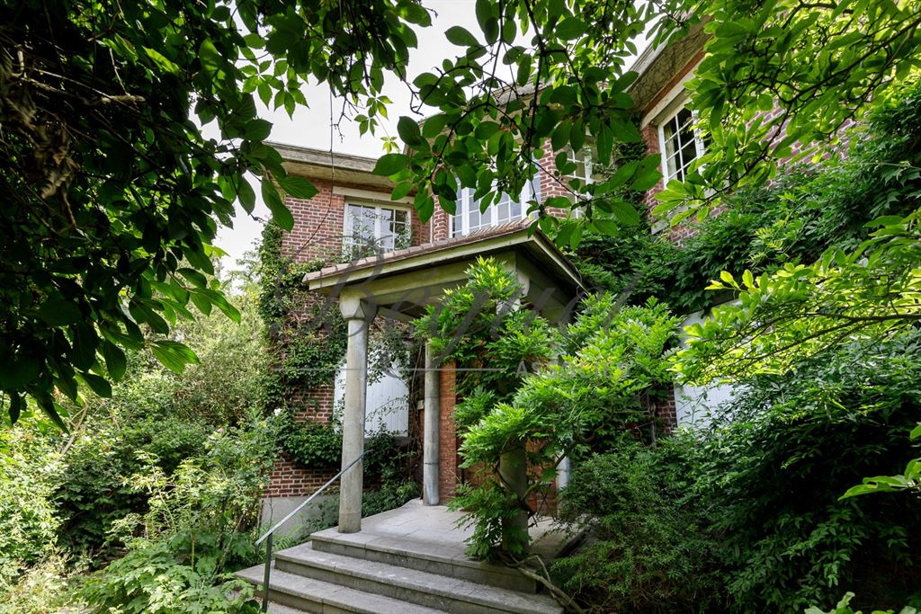 A vendre chez Beguet Associés : HAUTS DE SEINE GARCHES 92380 MAISON 260 m² 5/6 CHAMBRES PARC 1500 m² 2 GARAGES