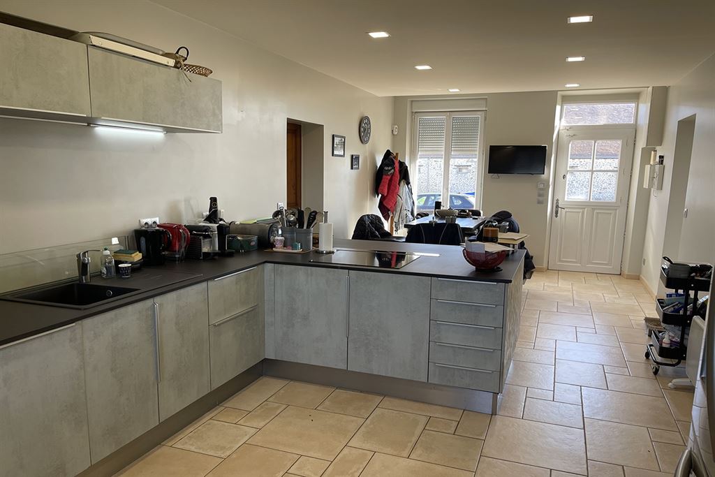 A vendre chez Beguet Associés : Seine et Marne 77 Propriété Equestre 30 box Carrière Manège Paddocks Herbages Maison 230 m² Gardien