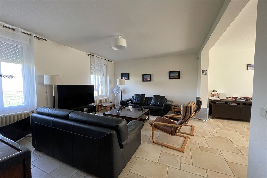 A vendre chez Beguet Associés : Seine et Marne 77 Propriété Equestre 30 box Carrière Manège Paddocks Herbages Maison 230 m² Gardien