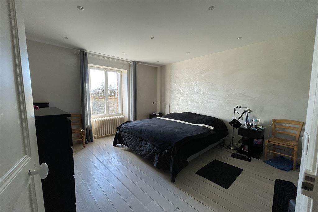 A vendre chez Beguet Associés : Seine et Marne 77 Propriété Equestre 30 box Carrière Manège Paddocks Herbages Maison 230 m² Gardien