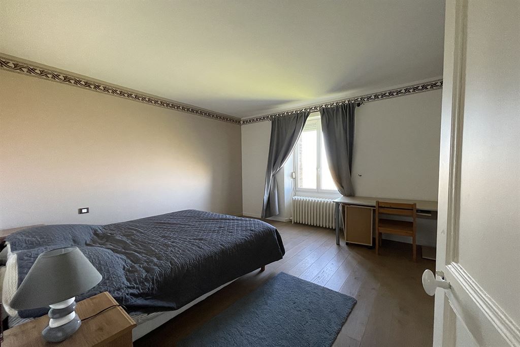 A vendre chez Beguet Associés : Seine et Marne 77 Propriété Equestre 30 box Carrière Manège Paddocks Herbages Maison 230 m² Gardien