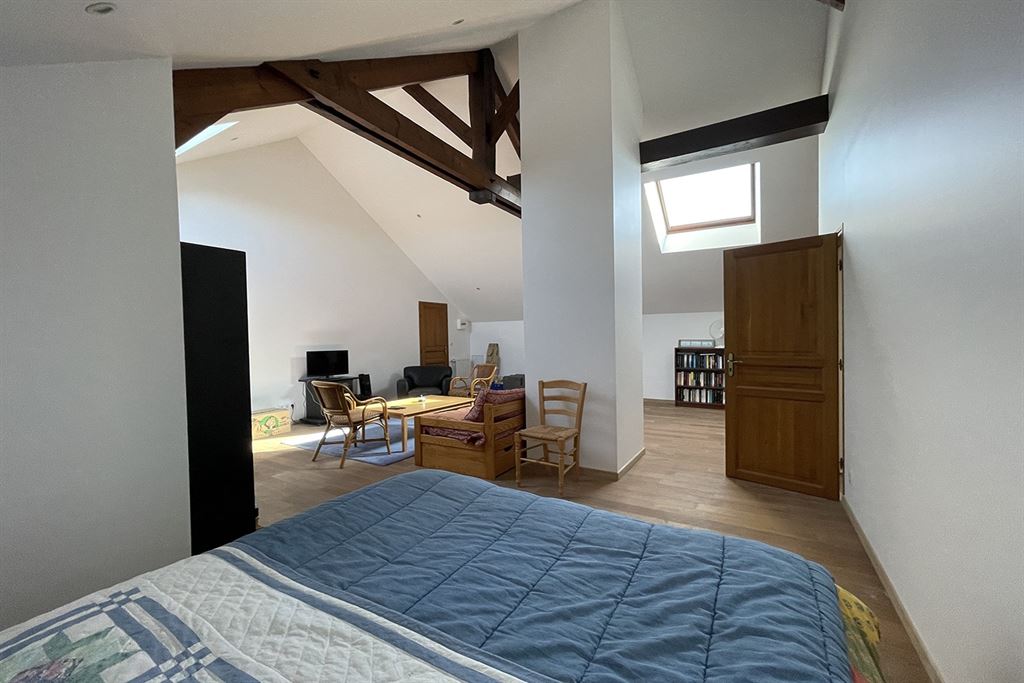 A vendre chez Beguet Associés : Seine et Marne 77 Propriété Equestre 30 box Carrière Manège Paddocks Herbages Maison 230 m² Gardien