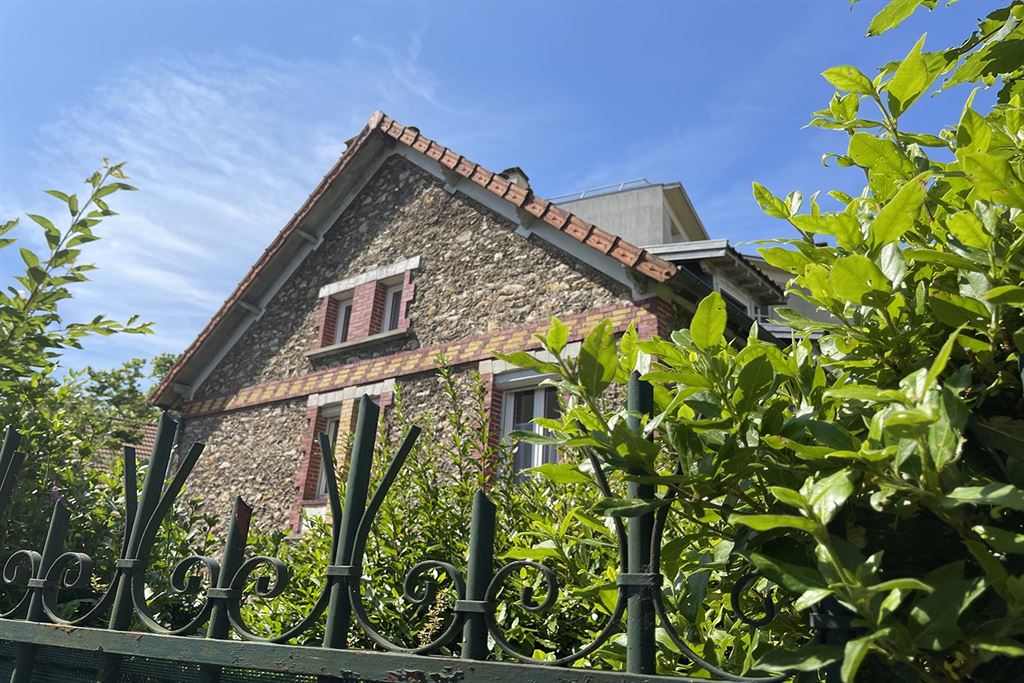 A vendre chez Beguet Associés : HAUTS DE SEINE CHAVILLE - 92370 - MAISON 180 m² / 205 M - 6 CHAMBRES - JARDIN 485 M - GARAGE