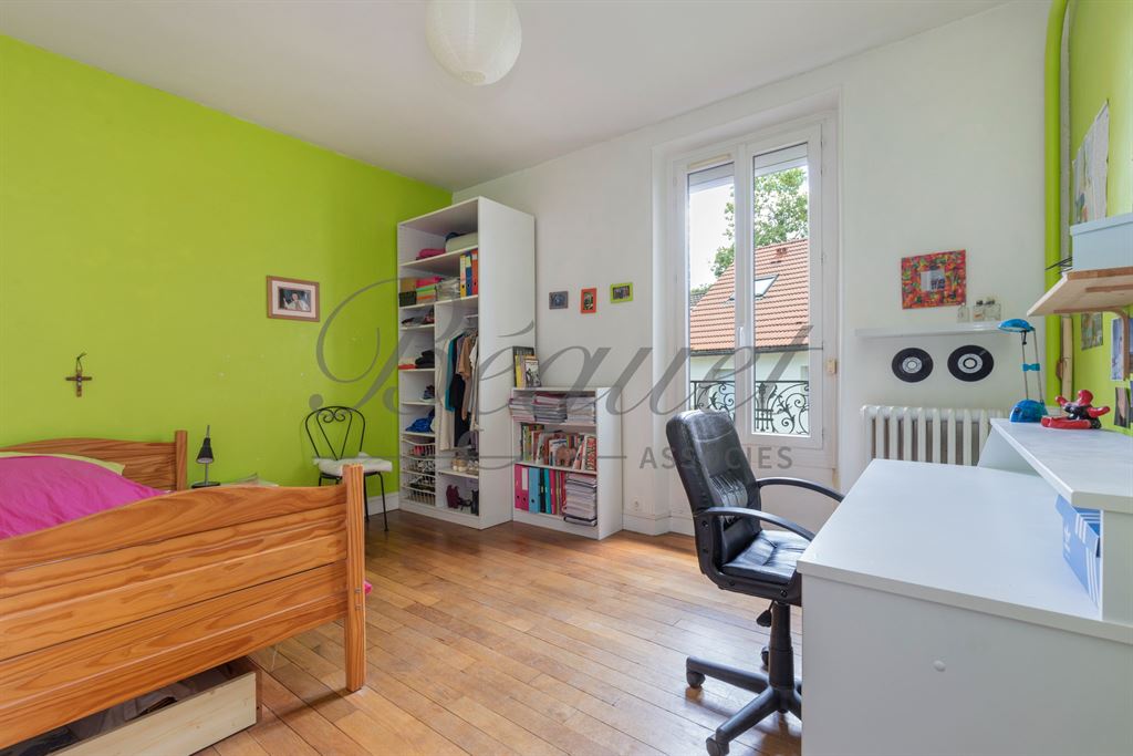 A vendre chez Beguet Associés : HAUTS DE SEINE CHAVILLE - 92370 - MAISON 180 m² / 205 M - 6 CHAMBRES - JARDIN 485 M - GARAGE