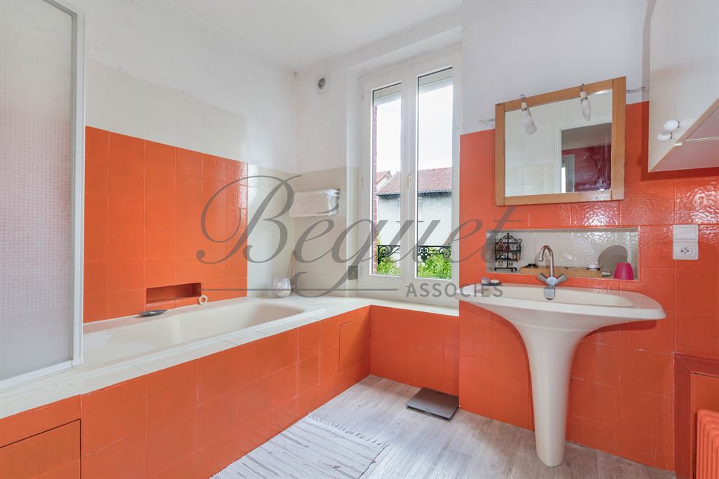 A vendre chez Beguet Associés : HAUTS DE SEINE CHAVILLE - 92370 - MAISON 180 m² / 205 M - 6 CHAMBRES - JARDIN 485 M - GARAGE