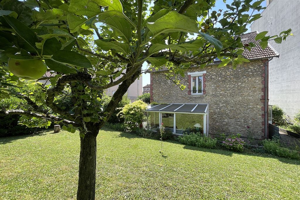 A vendre chez Beguet Associés : HAUTS DE SEINE CHAVILLE - 92370 - MAISON 180 m² / 205 M - 6 CHAMBRES - JARDIN 485 M - GARAGE